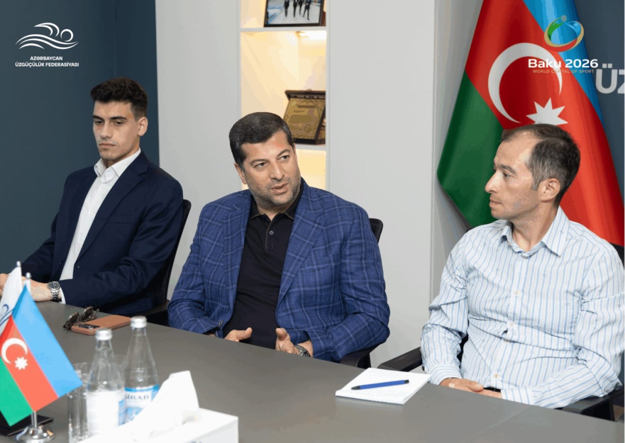 Vitse-prezident üzgüçülük üzrə milli komanda ilə görüşüb