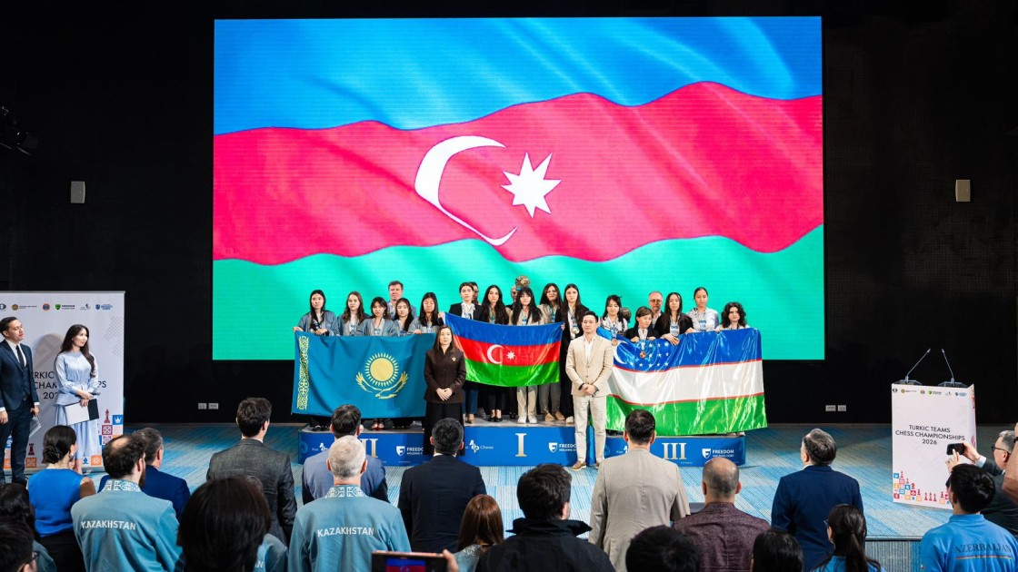 Türkdilli ölkələrin çempionatında medal qazanan Azərbaycan şahmatçıları mükafatlandırılıb 