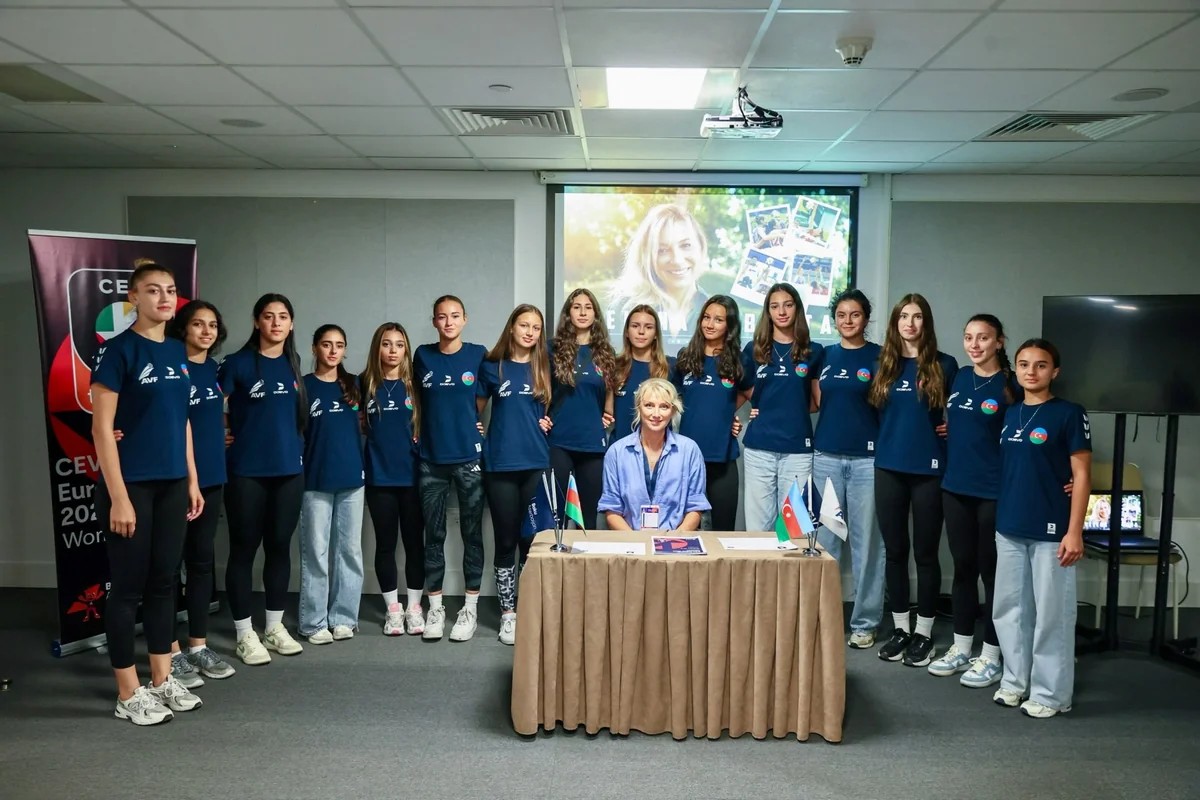 Veteran voleybolçumuz yeniyetmə və gənc voleybolçularla görüşüb