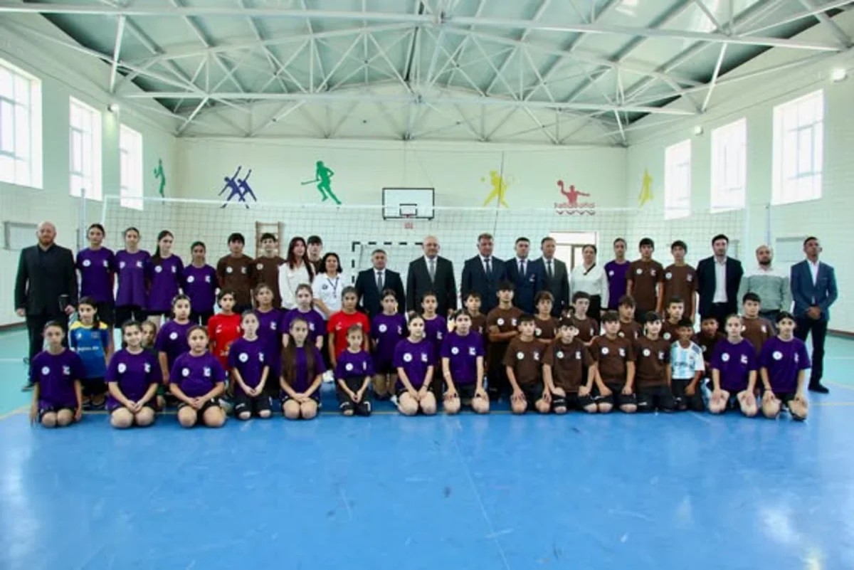 Federasiya prezidenti yeniyetmə voleybolçularla görüşüb