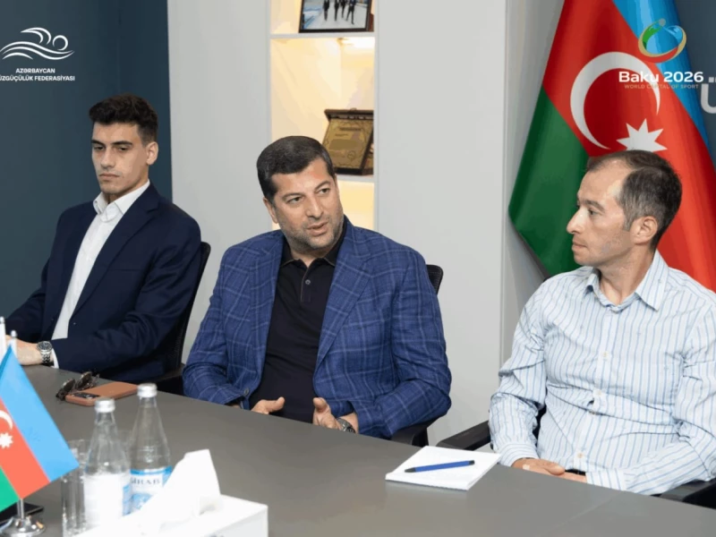 Vitse-prezident üzgüçülük üzrə milli komanda ilə görüşüb