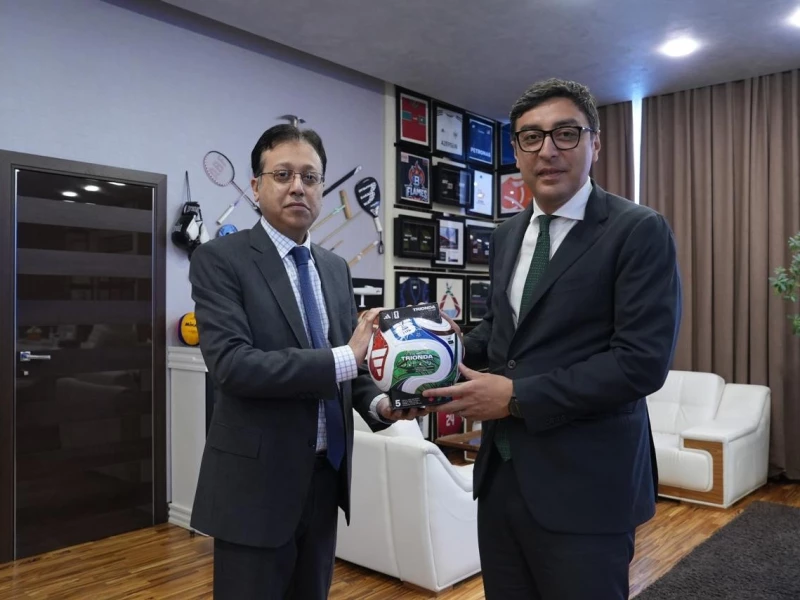 Fərid Qayıbov Pakistanın Azərbaycandakı fövqəladə və səlahiyyətli səfirini qəbuul edib 